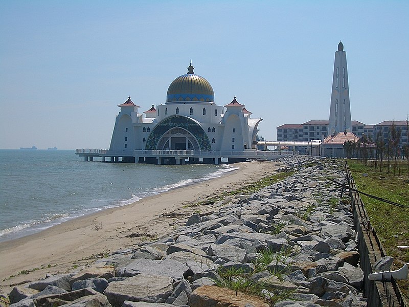 File:Masjid-Selat-Melaka-2260.jpg