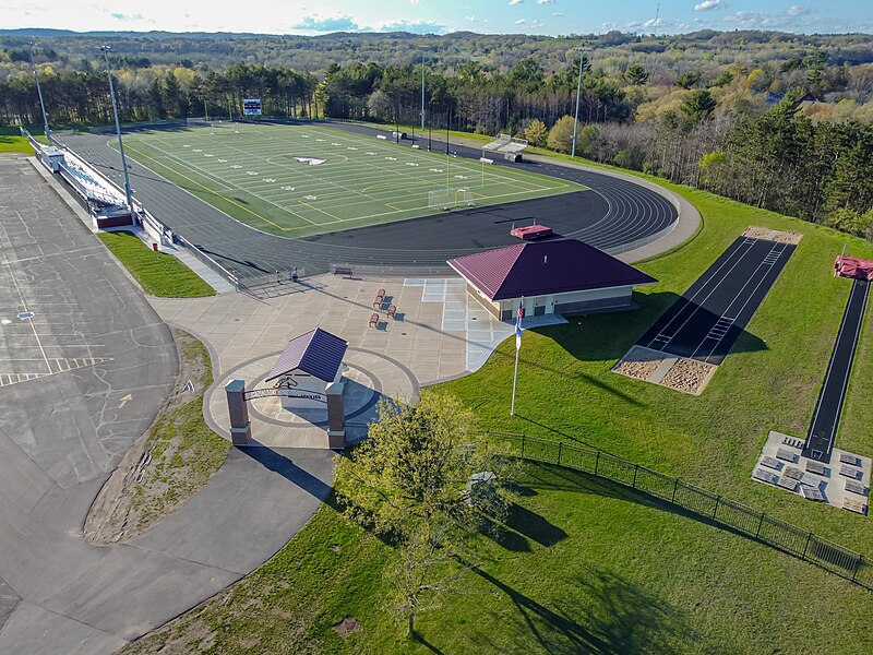 File:Menomonie High School 02.jpg