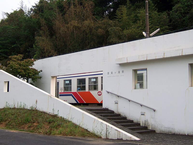 File:Mr senryugataki station.jpg