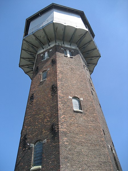 File:Süßenbrunn-Wasserturm-01.jpg