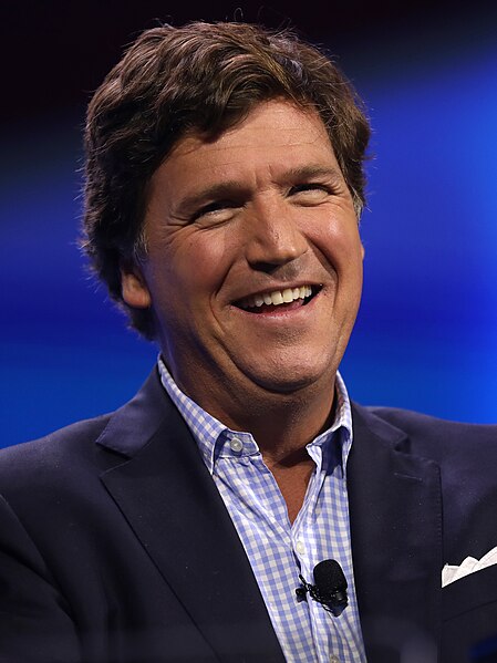 Archivo:Tucker Carlson (53067283901) (cropped).jpg