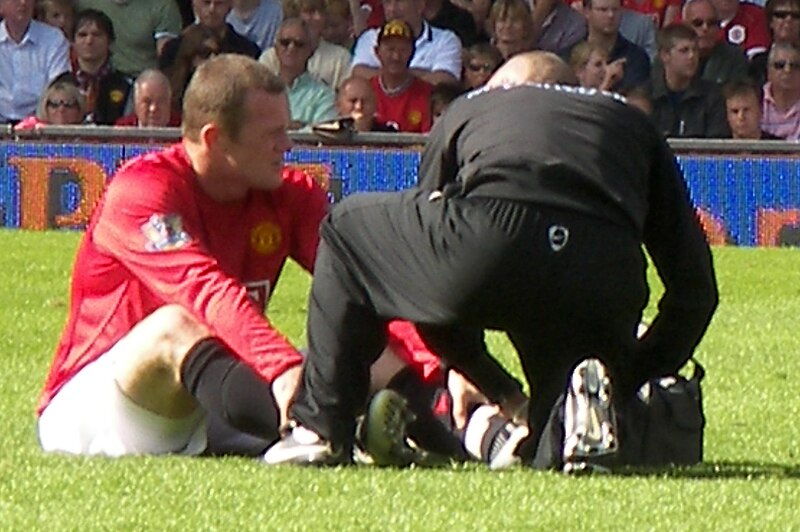 Файл:Wayne Rooney (Broken Foot).JPG