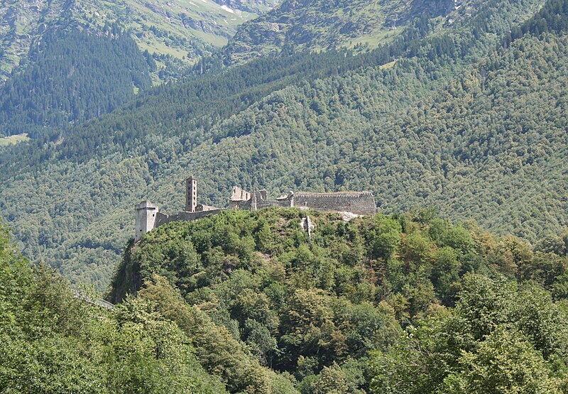 File:Castello Mesocco von Süden.jpg