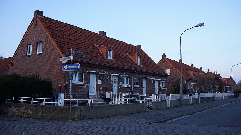 File:Läufertsröderweg-Leimenkauterweg-Gießen.JPG