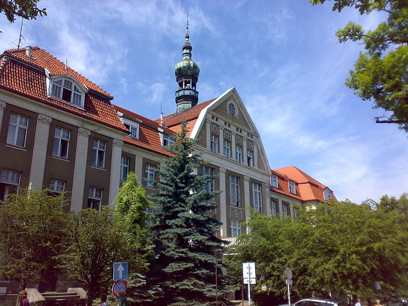 File:MUG Hospital Bldg 1.jpg