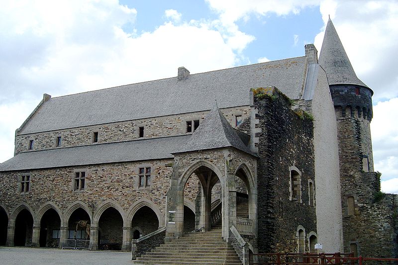 File:Castle-Vitre-France1.jpg