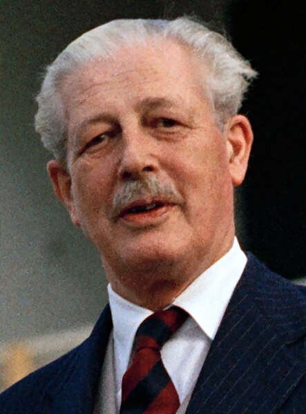 File:Harold Macmillan in 1961.jpg