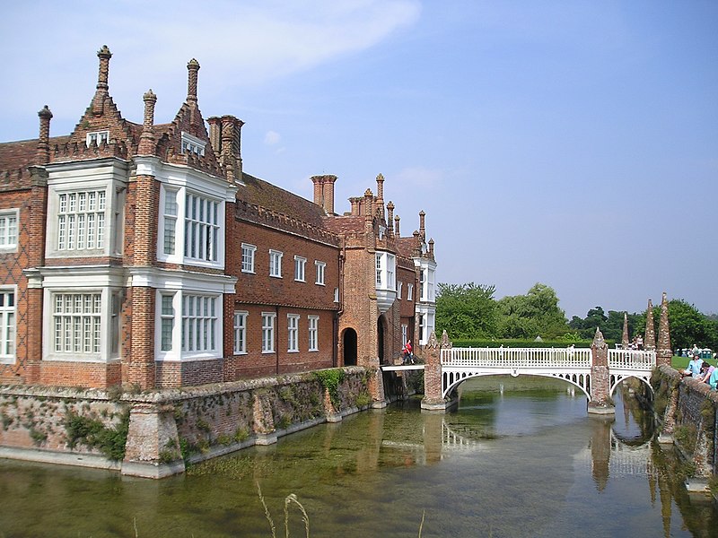 File:Helmingham Hall 01.jpg