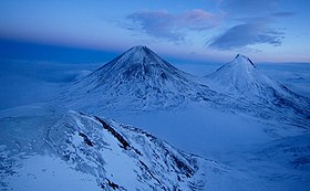 Ключевская сопка и Камень (справа)