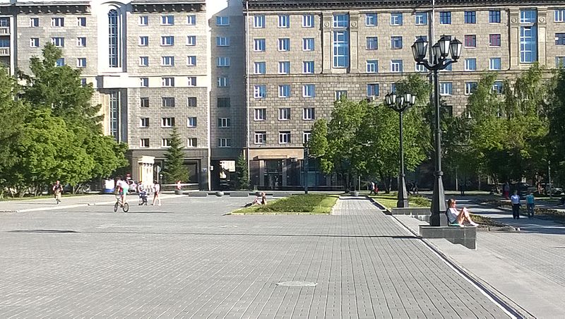 Файл:Lenin square, Novosibirsk 03.jpg