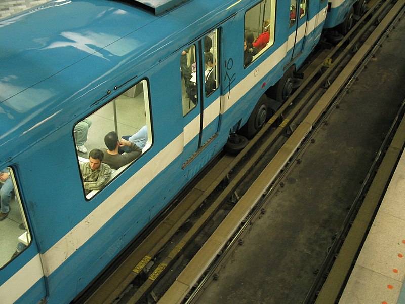 File:MontrealMetro7035.JPG