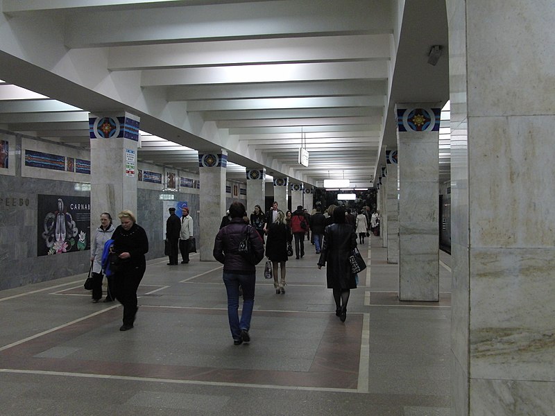 File:Novogireyevo station.jpg