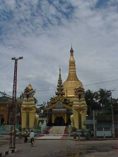 File:ShwemawdawPaya.jpg