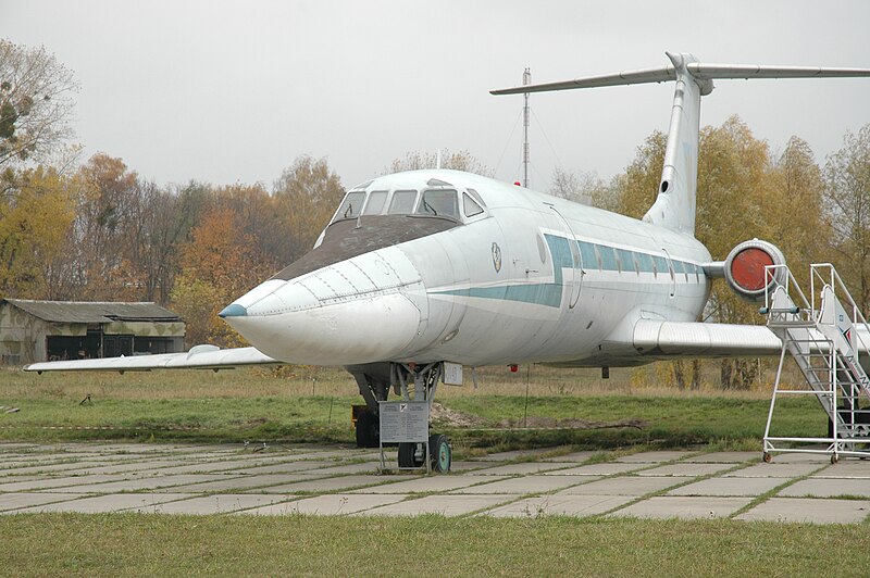 Файл:Tuplolev Tu-134UBL Kyiv.jpg