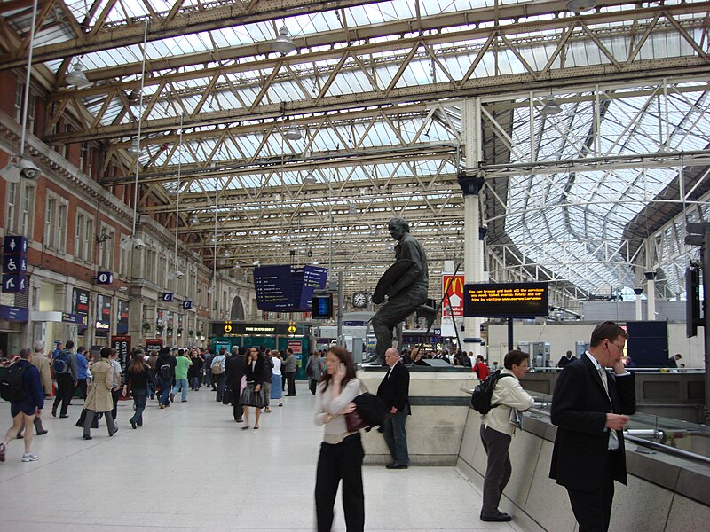 Файл:Waterloo Station concourse.jpg