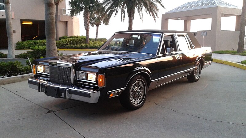 File:1989 lincoln town car.jpg