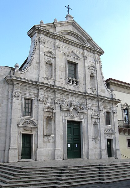 File:Cattedrale Melfi.jpg