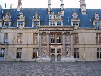 Courtyard entrance to the south wing, attributed to Jean Bullant, a very early use of the Colossal order of columns in Renaissance architecture, with niches for Michelangelo's statues, "The Slaves".