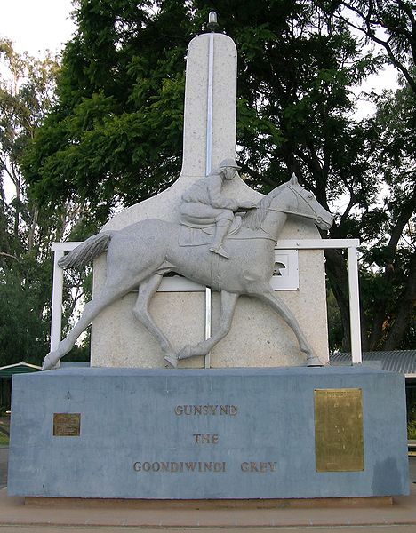 File:Gunsynd statue.JPG