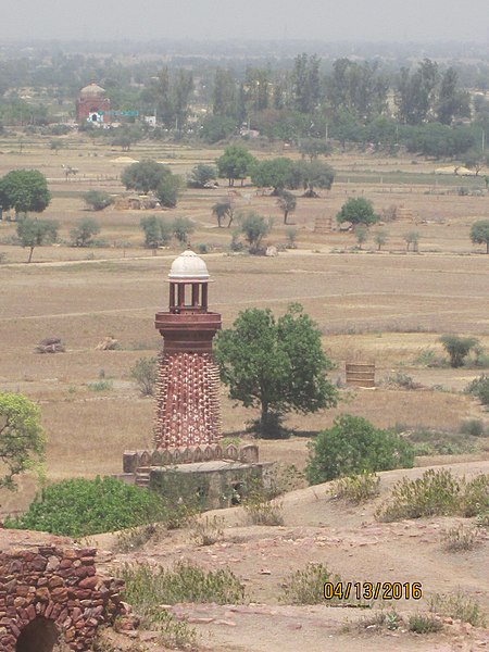 File:Hiran Minar FatehpurSikri.jpg