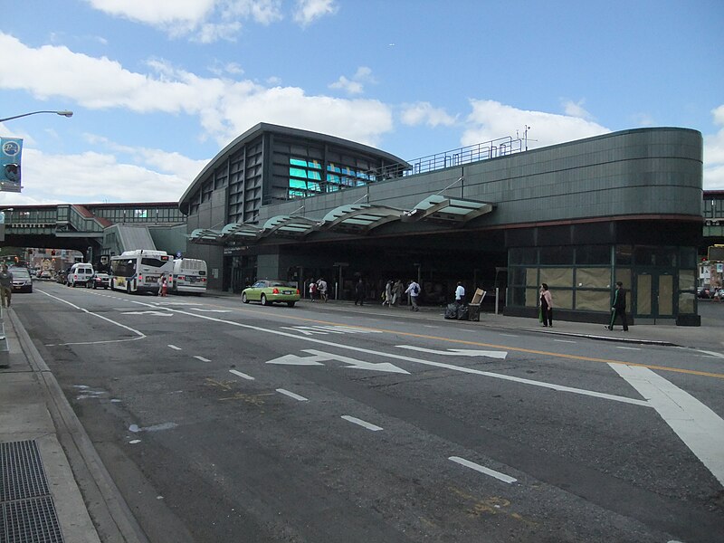 Файл:Jackson Heights-Roosevelt Avenue Terminal.JPG