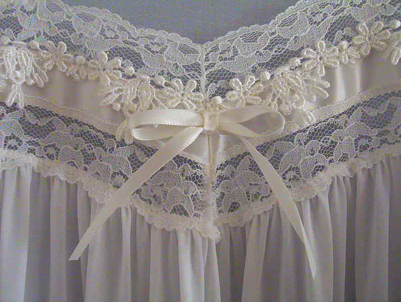 File:Lace appliqué.jpg