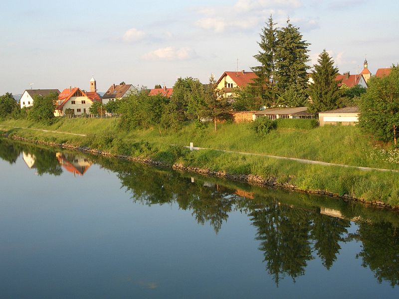 Файл:Möhrendorf vom Kanal.jpg