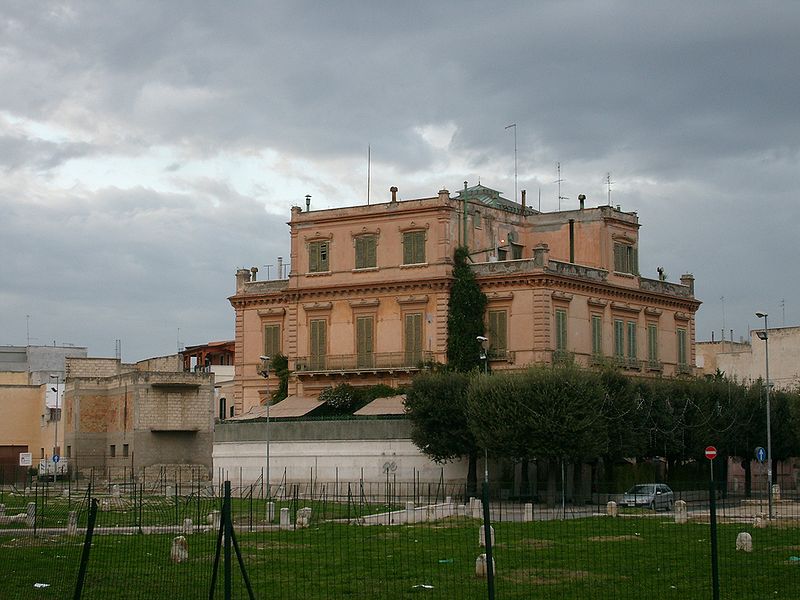 File:Palazzo Pavoncelli.jpg