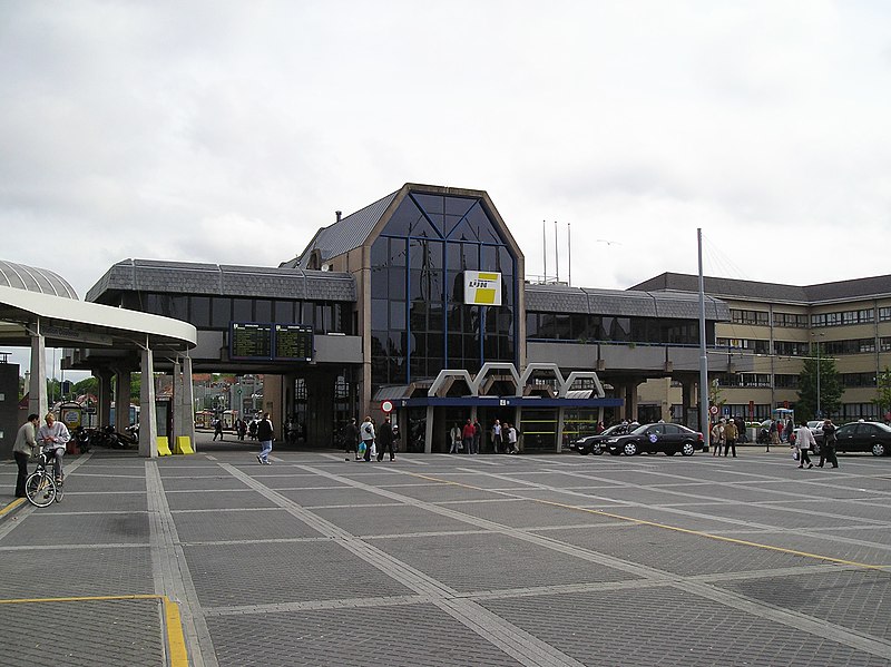 File:Tramstation Oostende.JPG