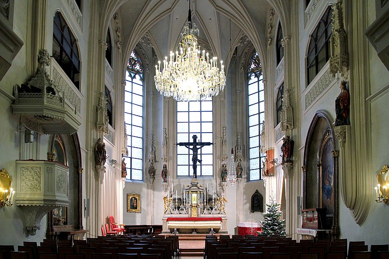 File:Wien - Hofburgkapelle.JPG