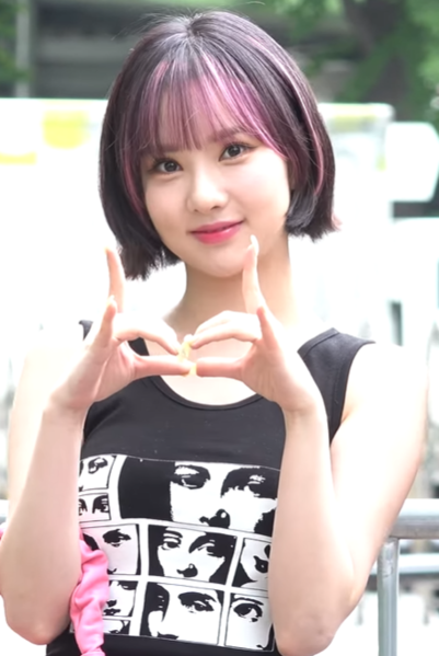 Archivo:Eunha 20220725 Music Bank.png