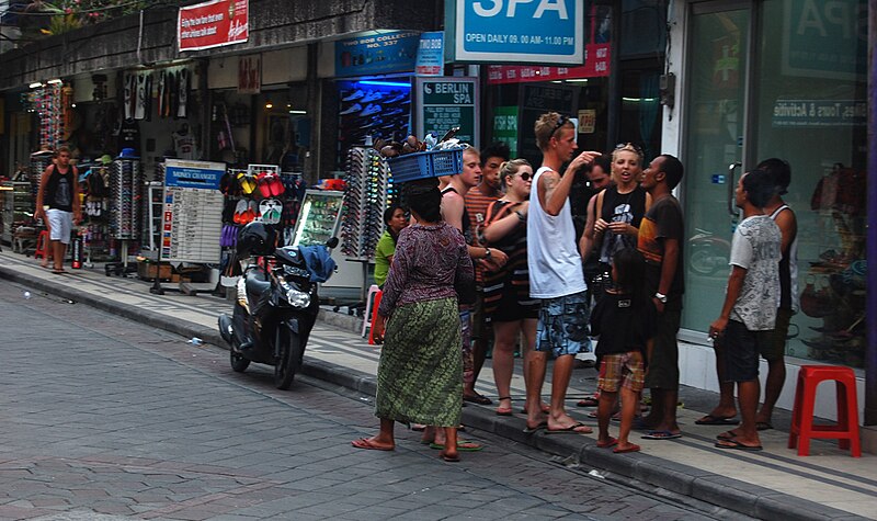 File:Jalan Legian Hariadhi.jpg