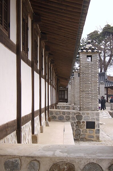 Файл:Korea-Gangneung-Seongyojang-02.jpg