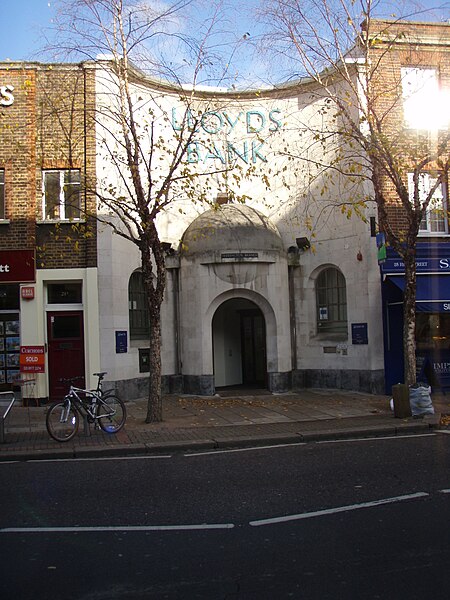 File:Lloyds Bank, Teddington.jpg