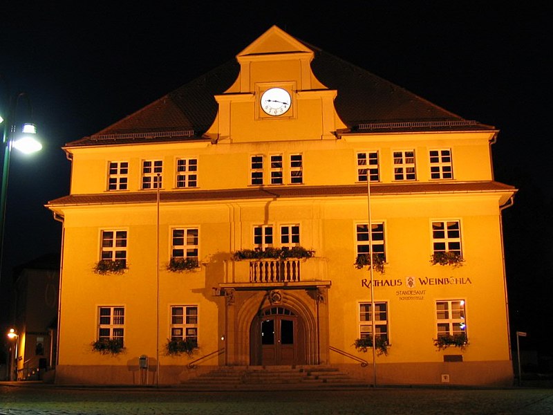 Archivo:Rathaus Weinboehla.jpg