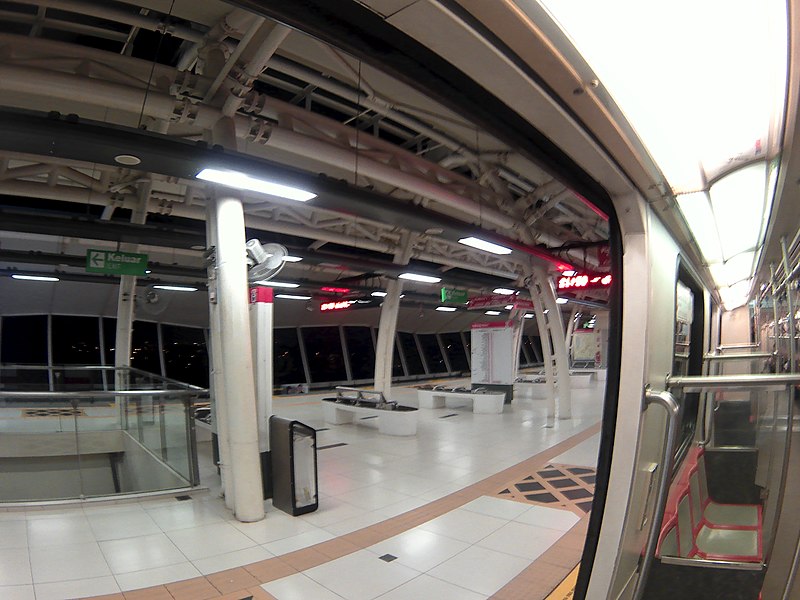 File:Subang Alam LRT Station.jpg