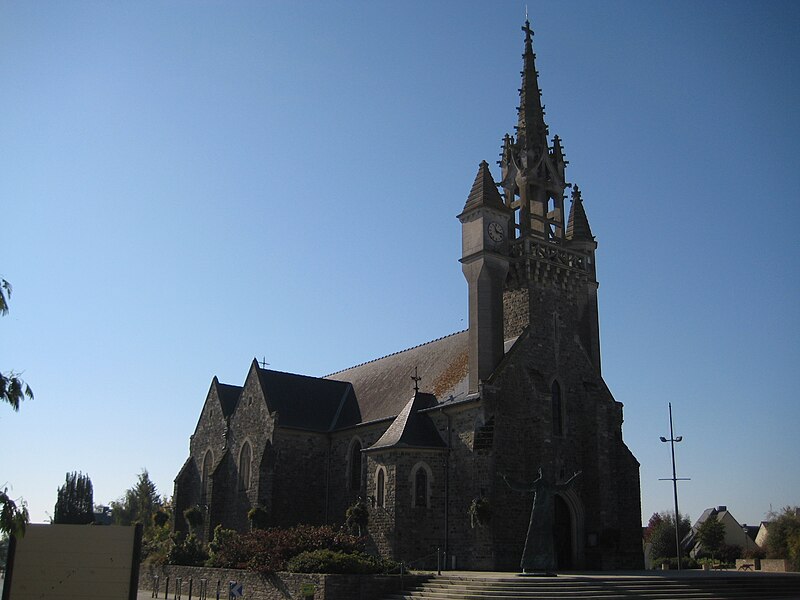 File:Thorigné-église.jpg