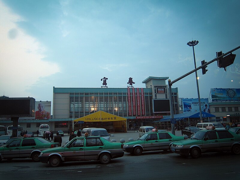 File:宜春火车站 Yichun railway station.jpg