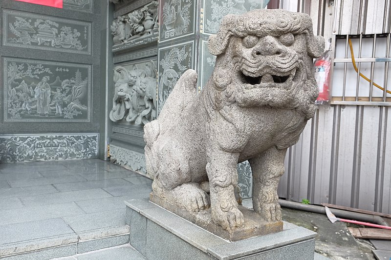 File:2018 Ruifang Shrine Komainu阿形.jpg