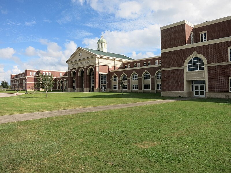 File:Angleton ISD Angleton HS.jpg