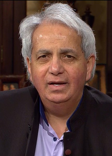 File:Benny Hinn 2019 (361354094).jpg