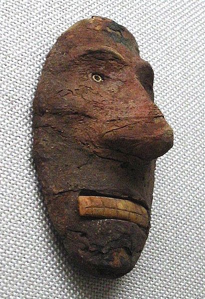 Файл:EuropoidMaskLopNurChina2000-1000BCE.jpg