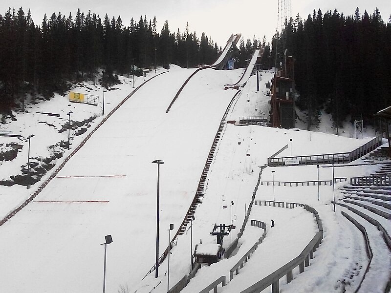 Archivo:Granåsen Skijump Arena.JPG