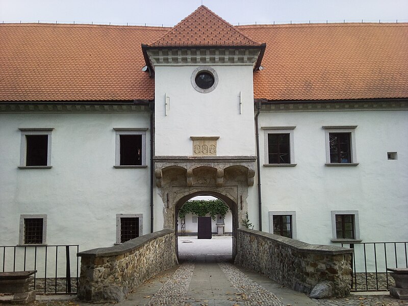 File:Ljubljana - Fužine Castle.jpg