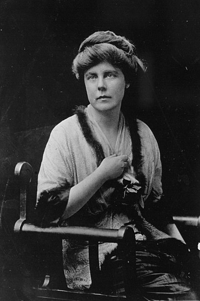 Archivo:Lucy Burns 1913 (cropped).jpg