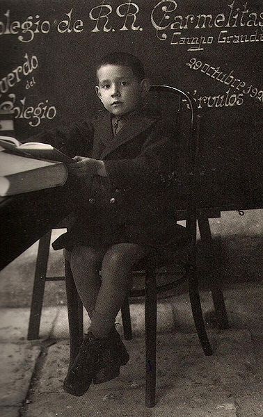 Archivo:Miguel Delibes de niño.jpg