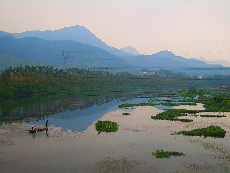 Archivo:Yangxin Fushu River fishermen.jpg