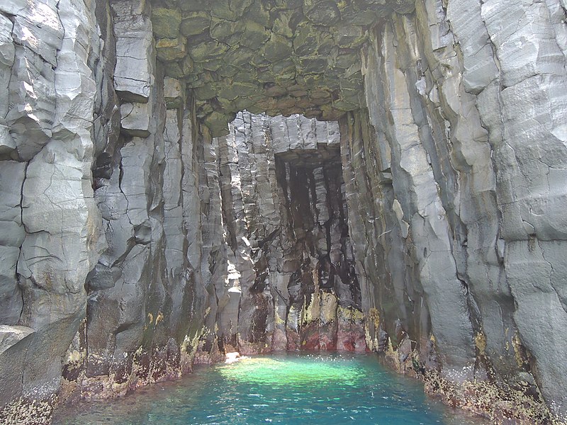 File:Blue Hole-ChunHaoChen-01.jpg