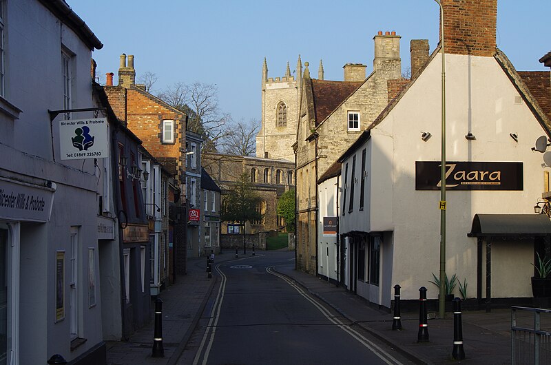 File:Causeway Bicester.jpg