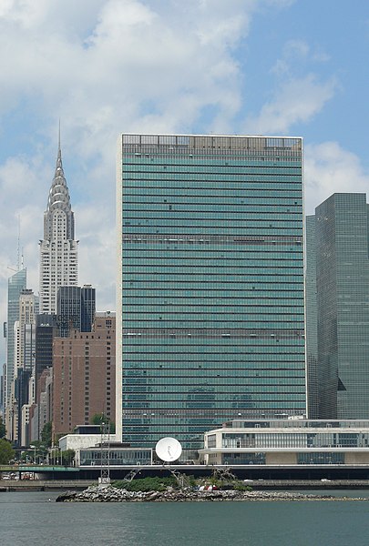 Файл:Chrysler and UN buildings.jpg